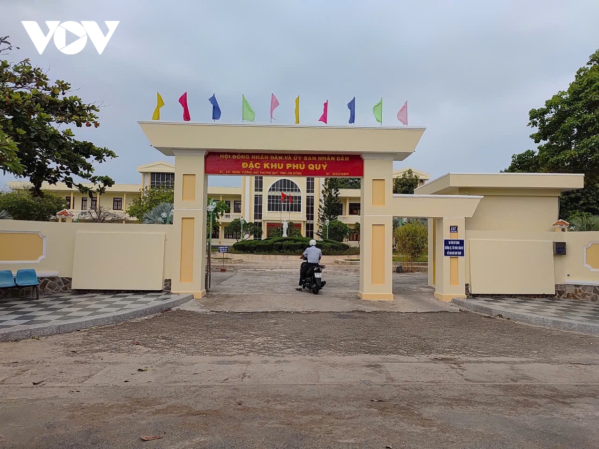 Đặc khu Phú Quý xin tăng phụ cấp, gỡ khó giao thông và y tế